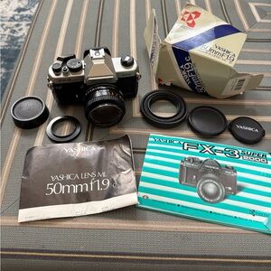 Vtg Yashica FX-3 Super 2000 35mm Film Camera + ML 50mm f/1.9 Lens Untested As-Is